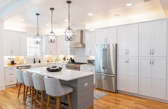 Coastal Luxury Retreat! Free Easy Beach Access! Pool-Bikes Included-Game Room!