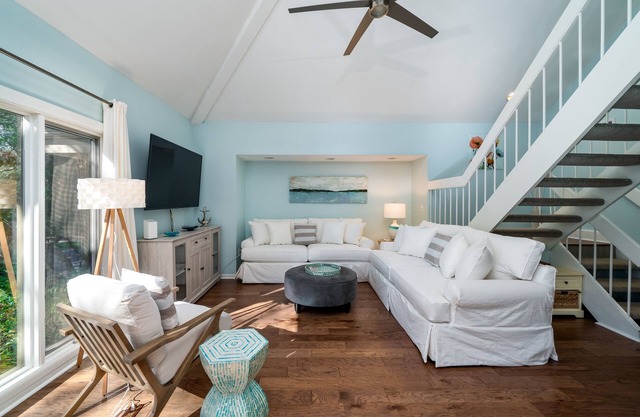 Coastal luxury at 774 Spinnaker-charming 2-BR villa in Seabrook Island, steps from beach and golf.