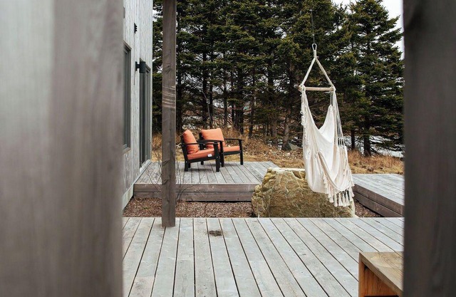Coastal Oceanfront Paradise w/Private Beaches, 16 Min from Sheet Harbour