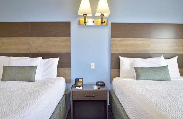 Coastal Palms Inn & Suites