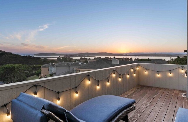 Coastal retreat 10 mins walk to gorgeous beach!