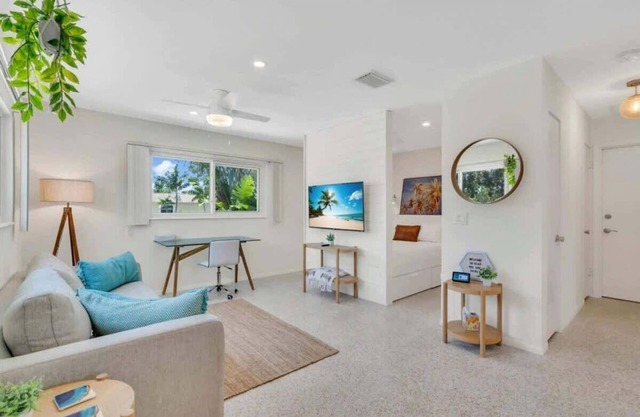 Coastal Studio Getaway|5 Min to Beach|Pool+Peloton