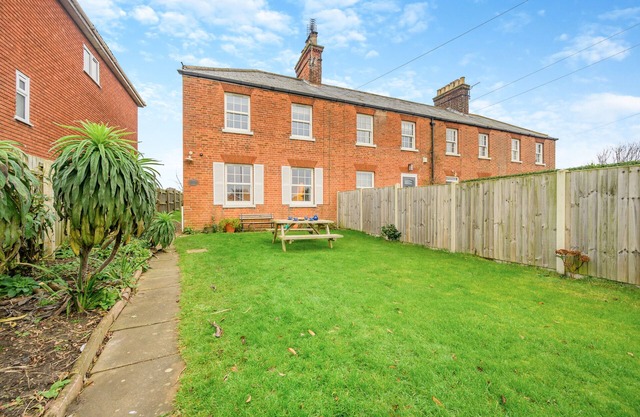 Coastguard Escape - Three Bedroom House, Sleeps 6