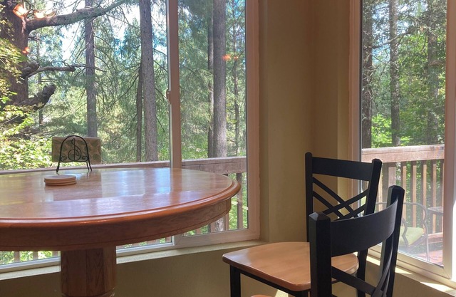 Cobb Tree House; Charming 1-bedroom cabin.