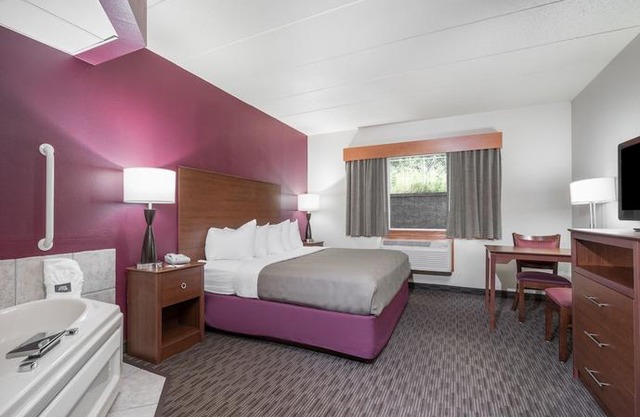 Cobblestone Hotel and Suites - Baldwin