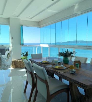 COBERTURA com belíssima vista para o mar e jacuzzi