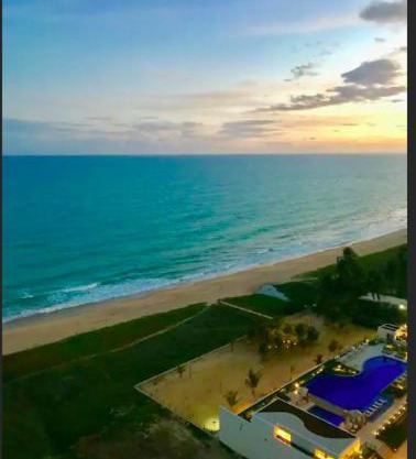 Cobertura duplex com piscina a beira-mar de Guaxuma