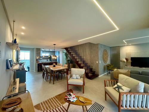 Cobertura exclusiva duplex com vista incrível da praia de Porto das Dunas