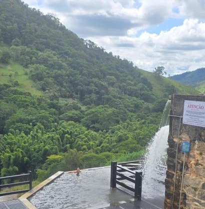 Cobertura Vilarejo das Cachoeiras com linda vista!