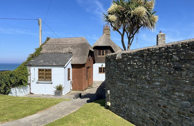 Cock Rock Cottage - a house that sleeps 6 guests in 3 bedrooms