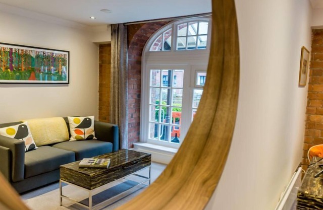 Cocoa Suites 5 - sleeps 2 guests in studio apartment