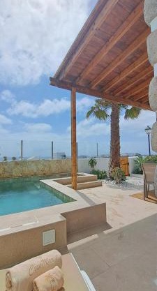 CocoMar I - Private heated pool with sea views