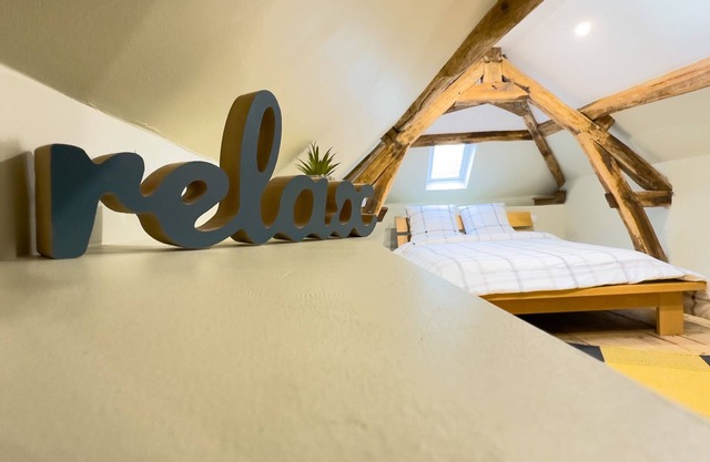 Cocoon House – Private Garden & Exposed Beams – Peaceful Retreat 1h from Paris