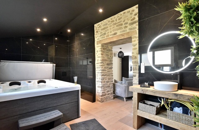 Cocoon Rance - One Bedroom House, Sleeps 2