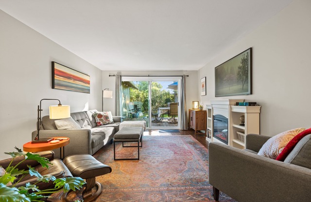 Coffey Lane - Wine Country Retreat with King Beds and a Gym