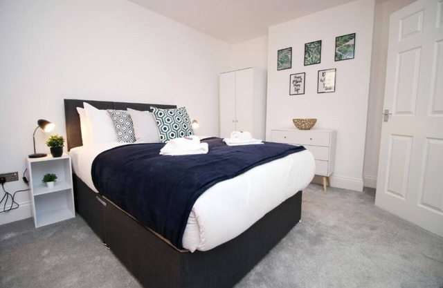 Cohost Partners Charming 2BR Retreat in Cardiff