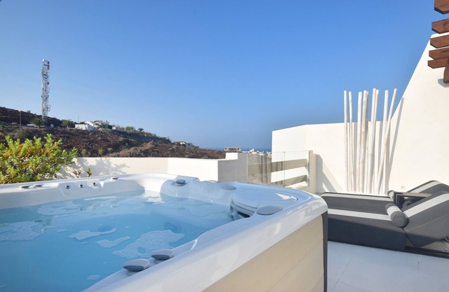 Colinas - Gazmira 3.1 PENTHOUSE DELUXE & JACUZZI 3B