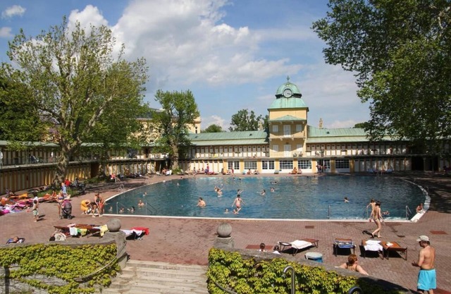 College Garden Hotel