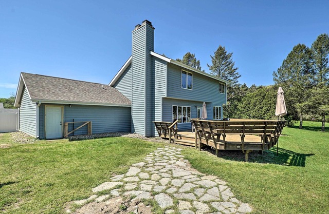 Coloma Escape w/Fire Pit < 1 Mi to Lake!