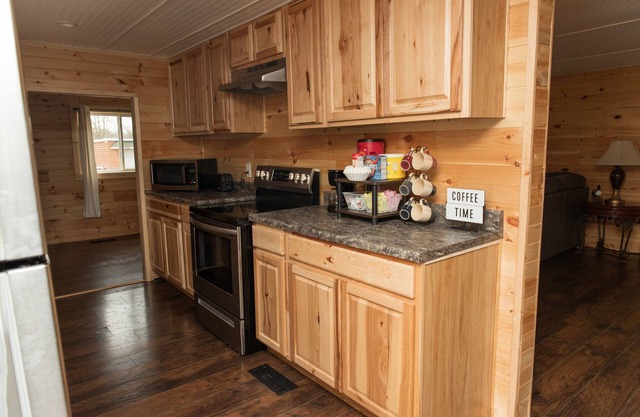 Colonels' Cabin at Ramp 11 Retreat by Concord Sun