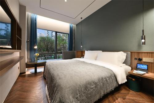 Color and Light Hotel Beijing International Trade Shop