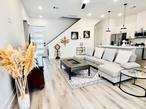Colorful Dining Experience in Cozy Getaway