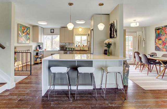 Colorful Family Retreat: Enjoy art, music, & scenic views btwn Denver & Boulder