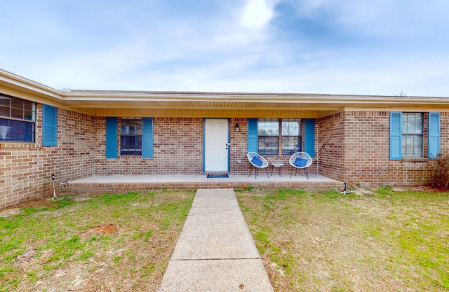 Colorful home with inviting patio, pack-n-play, WiFi, & washer/dryer