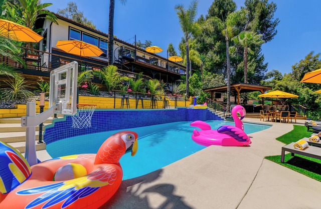 Colossal Remodeled Estate + Movie Theatre + Pool/Spa + Gym - Vacationers Dream!