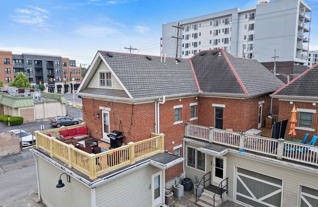 Combined 2 homes-9BR/8 BTH, 25 beds Best Location. Perfect for Large Groups