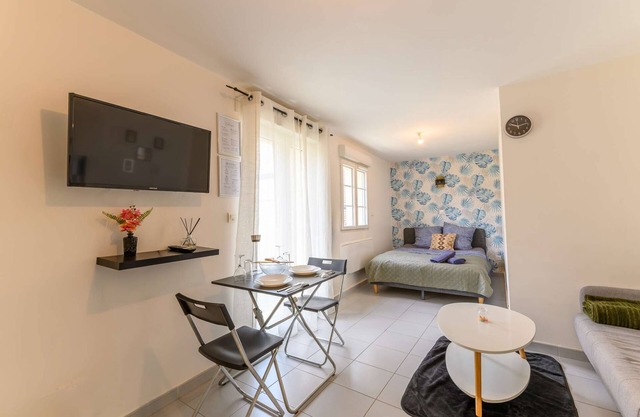 Come and discover the cocoon of l'impasse in Tremblay en France with our Deluxe studio!