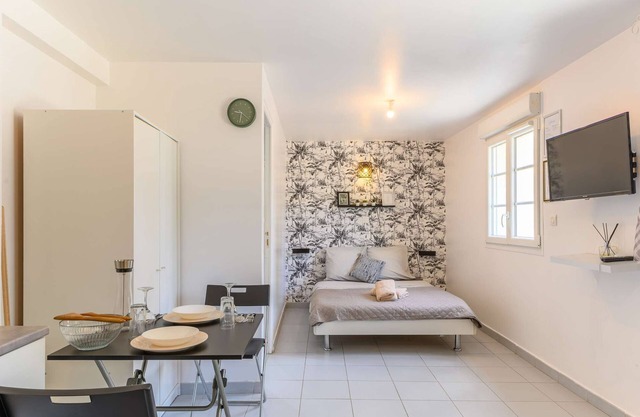 Come and discover the cocoon of l'impasse in Tremblay en France with our Deluxe studio!