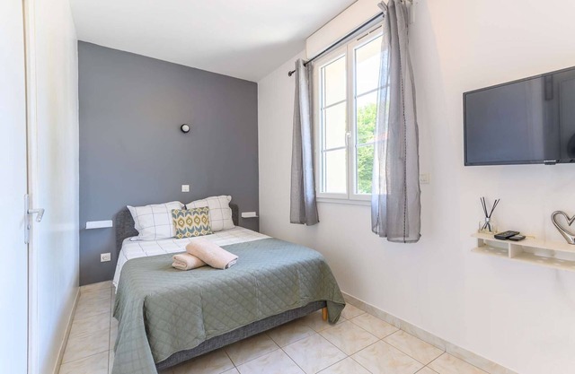 Come and discover the cocoon of l'impasse in Tremblay en France with our Deluxe studio!