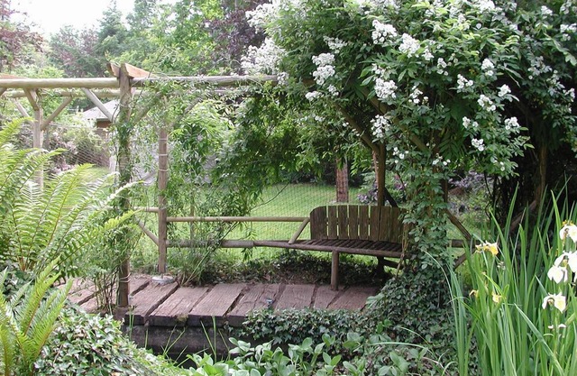 Come and enjoy the sweet, sylvan solitude of Quadra Island.