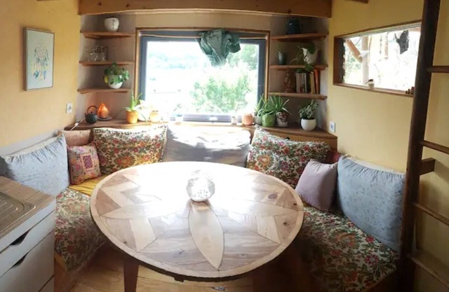 Come and recharge your batteries in our Tiny house between the sea and the mountains