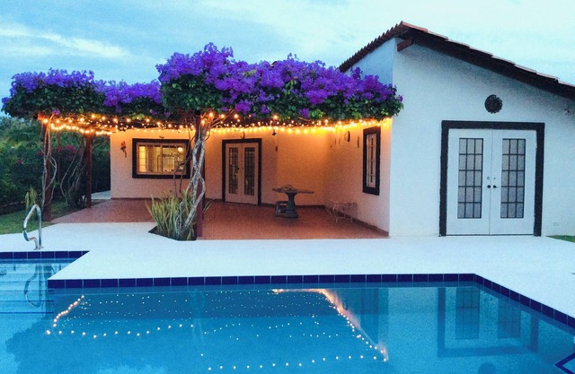Come and Relax in this Quiet Space and Enjoying Sunsets by the Pool!