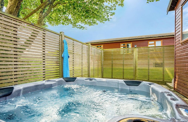 Come and unwind in the Primrose Lodge, a real gem tucked away near the beautiful lakes.