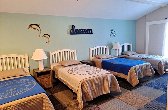 Come be our guest at the comfy Cherry Grove Cottage!