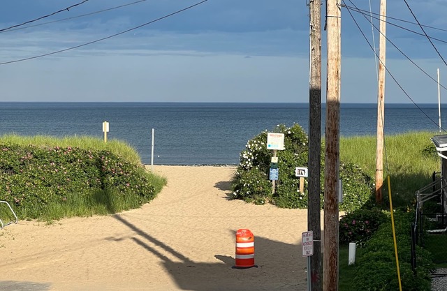 Come enjoy 7 miles of beaches in sunny OOB in this 2 bedroom condo.