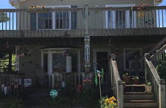 Come enjoy the privacy of the woods with all the Cape Hatteras past times nearby