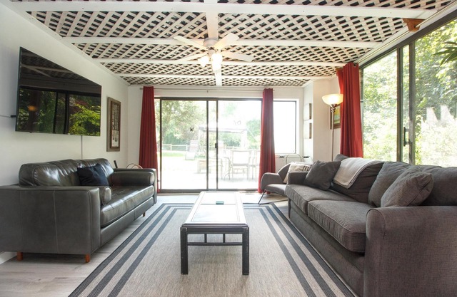 Come stay at this Cozy 2 BR newly renovated w/deck