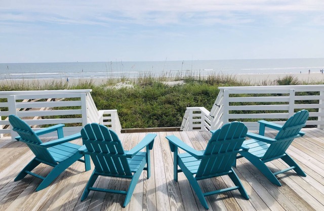 Come stay in this front beach original Folly cottage with“A Million Dollar View”