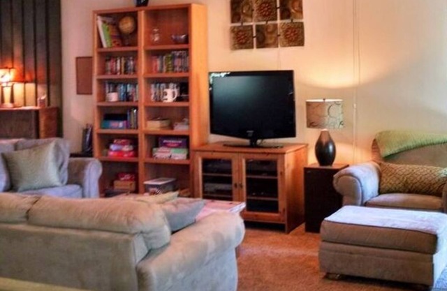 Come to Mammoth and Play @ 3 bedroom, 2&1/2 Bath Condo. Great family getaway.