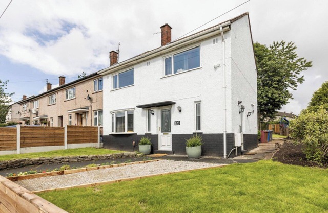 Come & unwind in Charming 5 Bed House in Blackburn