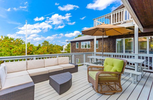 Come Wade With Me 280-E Modern Spacious Eastham Home Steps From Cape Cod Bay