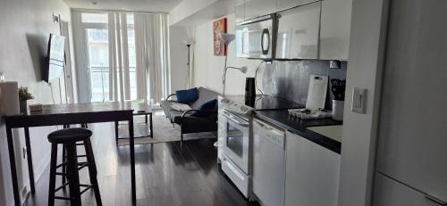 Comfort 1BR plus Den Designed Condo in Downtown Toronto