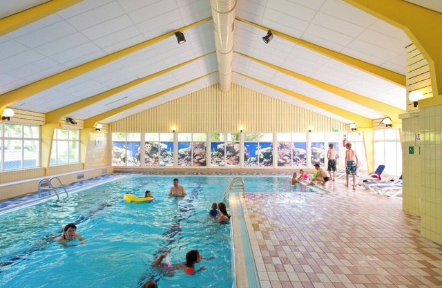 Comfort 4-person bungalow in the holiday park Landal Wirfttal