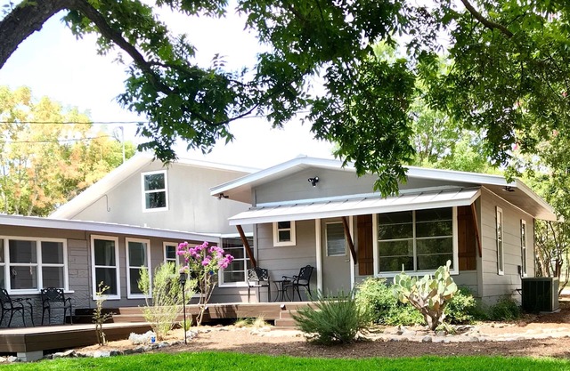 Comfort Acres on the Guadalupe River Ranch (secluded) House and Small Party Barn