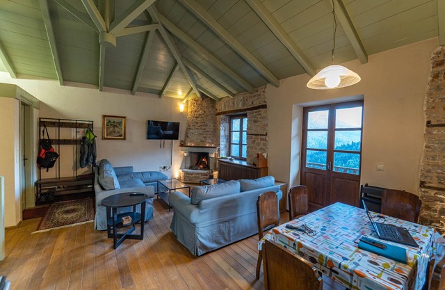 Comfort and Privacy for Groups and Families in a natural environment