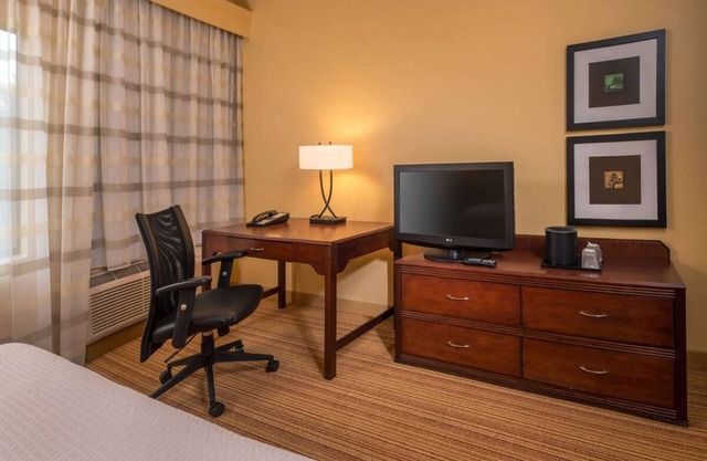 Comfort and Relaxation! Free Parking, Onsite Pool, Pet-friendly Property